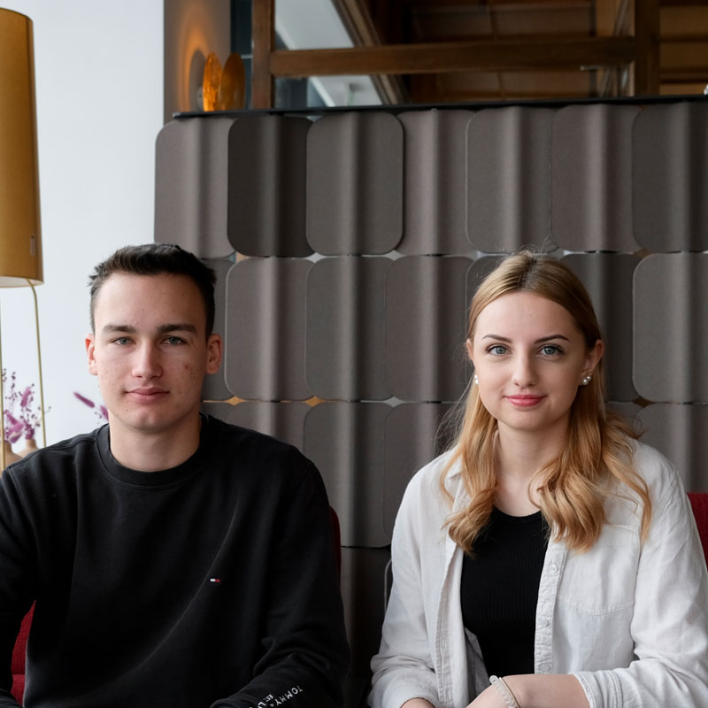 Jonas, 17 und Carina, 17